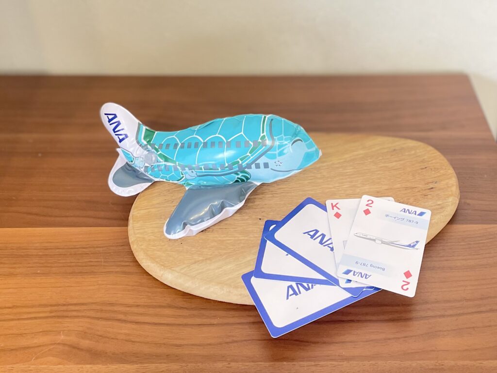 ANA 子供 おもちゃ サービス 飛行機 ハ機内サービス トランプ もらえない